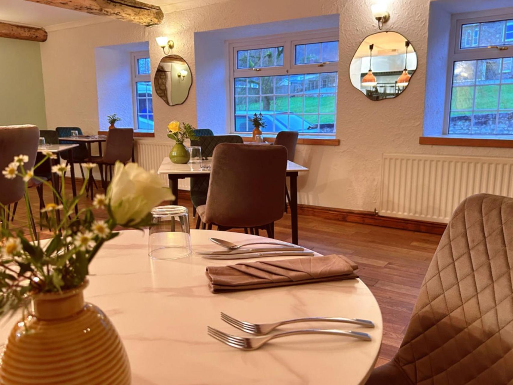 Penybont Restaurant + Inn Кармартън Екстериор снимка